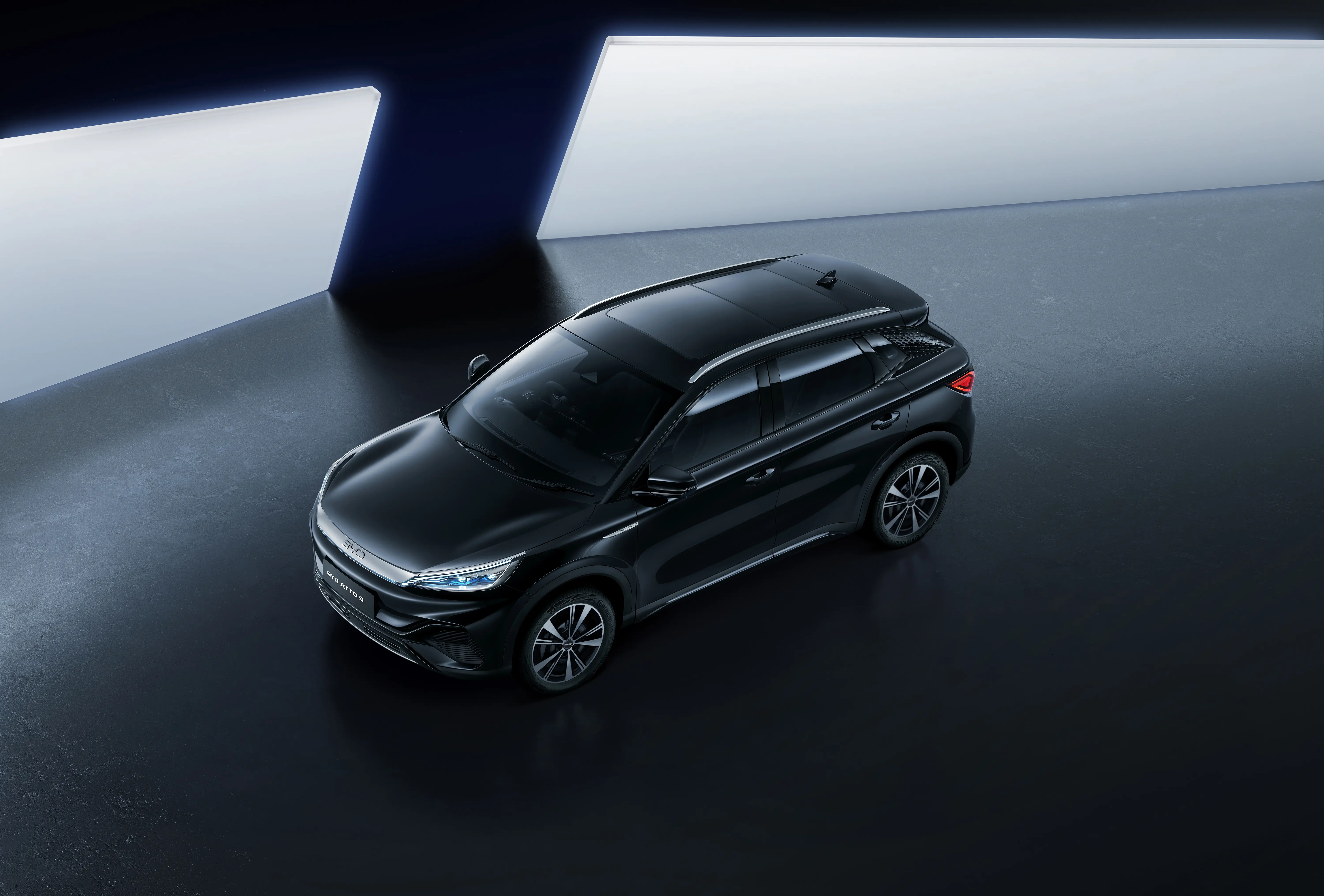 BYD Atto 3 top studio angle