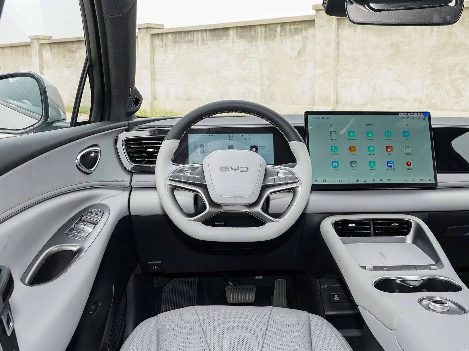 BYD Sealion 6 DM-i interior dashboard